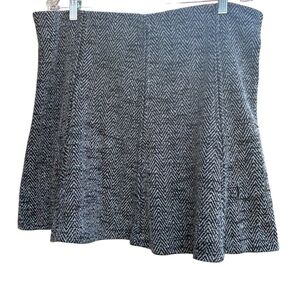 LOFT Black & White Herringbone Flare Skirt Size Large Classic Chic